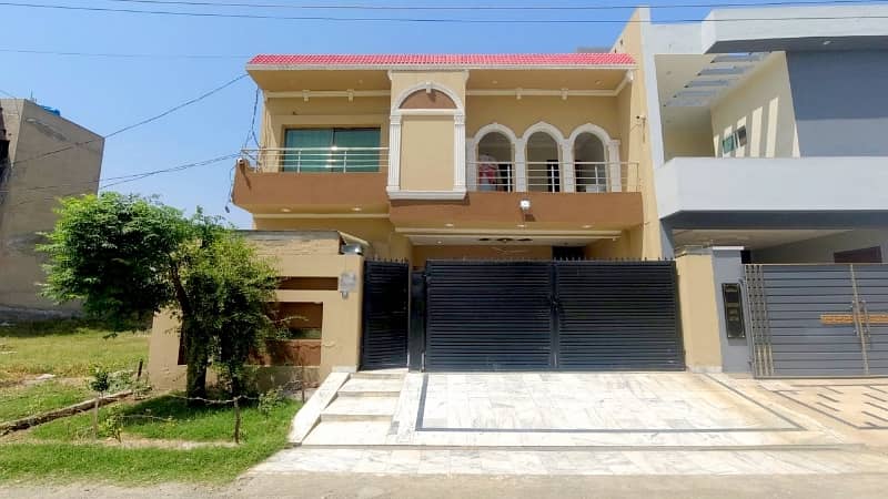 Prime Location 10 Marla House Situated In Public Health Society - Block A For Sale 0