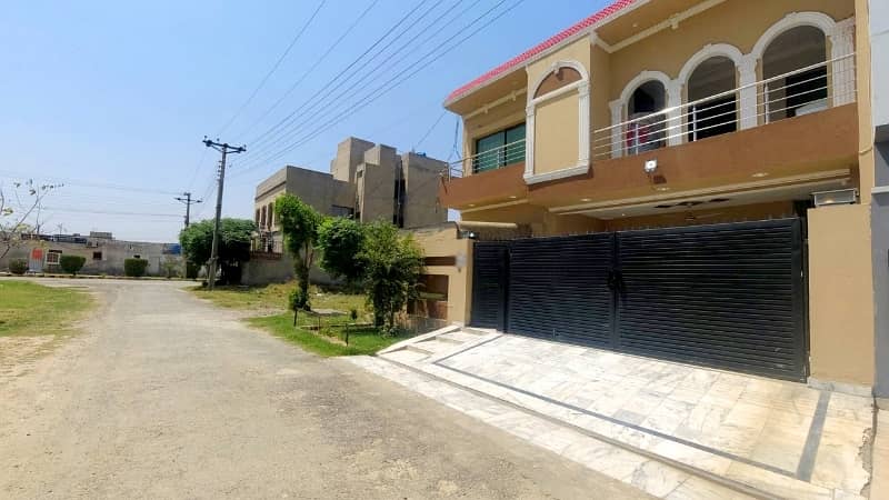 Prime Location 10 Marla House Situated In Public Health Society - Block A For Sale 1