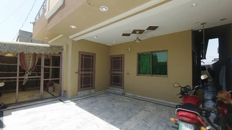 Prime Location 10 Marla House Situated In Public Health Society - Block A For Sale 4