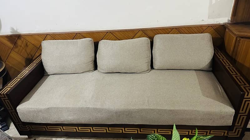 6 seater sofa set (prices are negotiable) 0