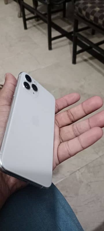 iPhone 11 pro 4