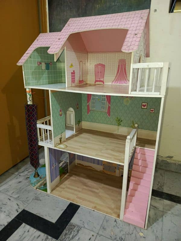 doll house with accessories 3