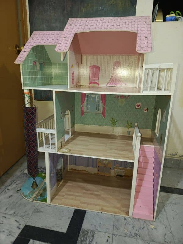 doll house with accessories 7