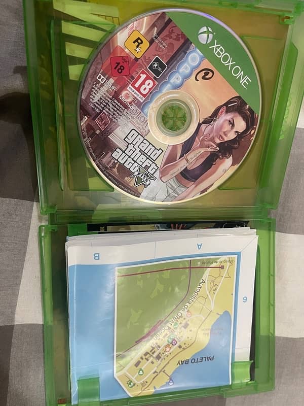 GTA V xbox one premium edition CD 1