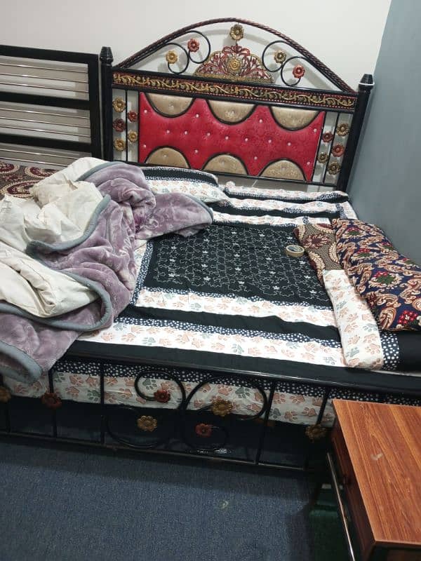 i am saling bed king size good condition. 2