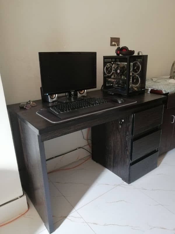 50inch Computer table 1