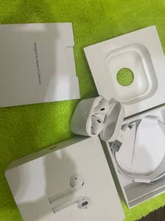 Apple genuine Air Pods