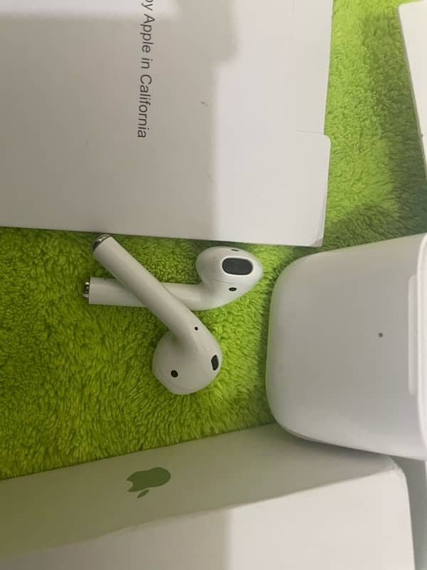 Apple genuine Air Pods 1