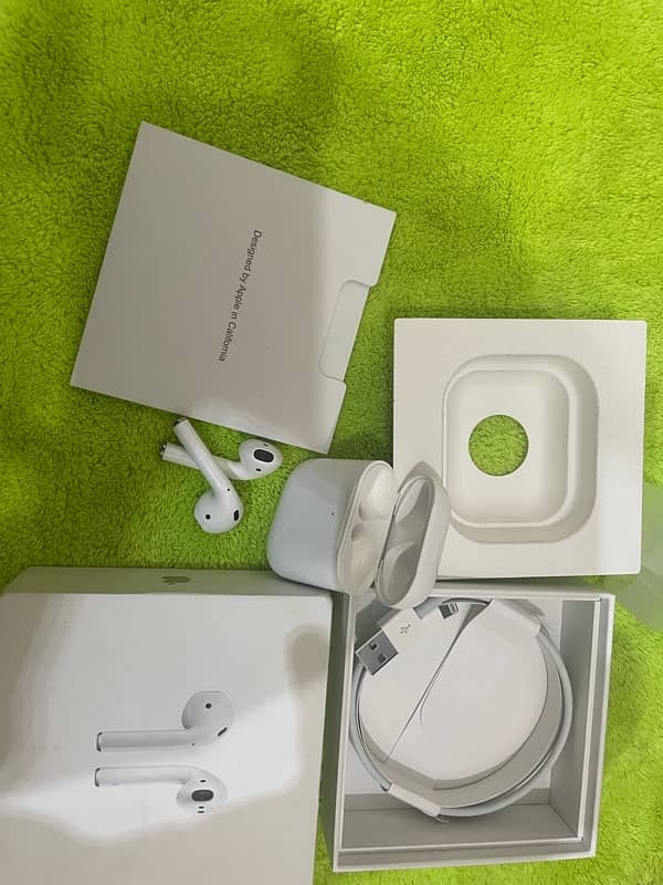 Apple genuine Air Pods 2