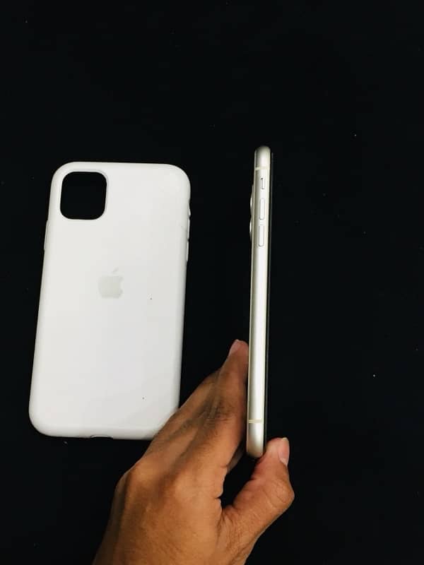 IPHONE 11 (128GB) APPROVED 5