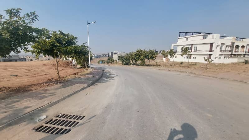 17 Marla Possessionable Plot with Extra Land Bahria Town Rawalpindi Phase 8 (Open Transfer) 1