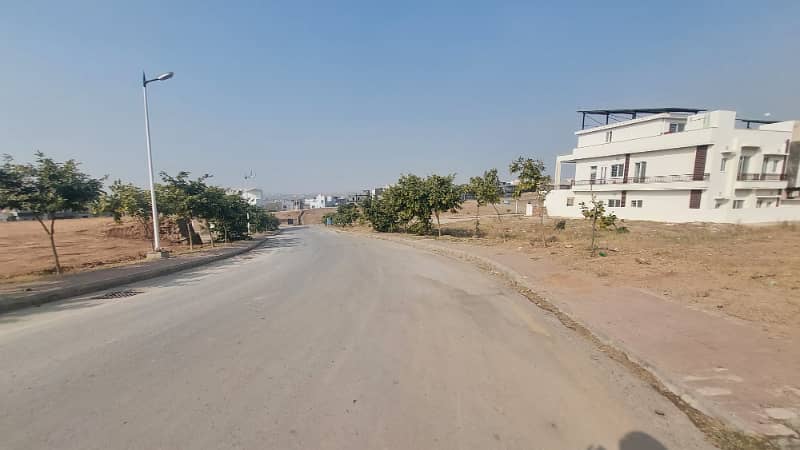 17 Marla Possessionable Plot with Extra Land Bahria Town Rawalpindi Phase 8 (Open Transfer) 3