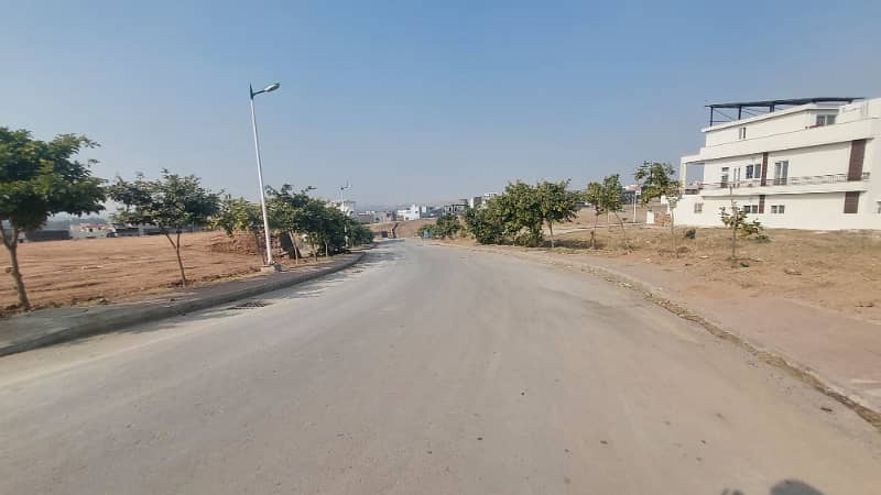 17 Marla Possessionable Plot with Extra Land Bahria Town Rawalpindi Phase 8 (Open Transfer) 4