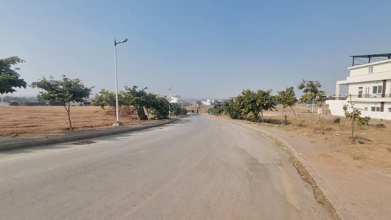 17 Marla Possessionable Plot with Extra Land Bahria Town Rawalpindi Phase 8 (Open Transfer) 5