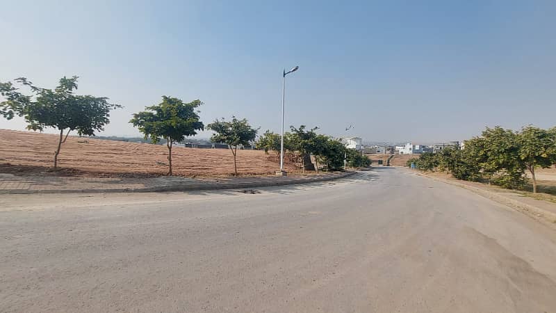 17 Marla Possessionable Plot with Extra Land Bahria Town Rawalpindi Phase 8 (Open Transfer) 6