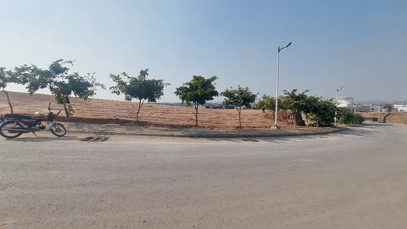 17 Marla Possessionable Plot with Extra Land Bahria Town Rawalpindi Phase 8 (Open Transfer) 7