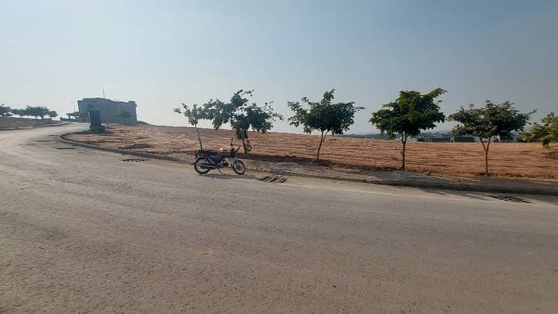 17 Marla Possessionable Plot with Extra Land Bahria Town Rawalpindi Phase 8 (Open Transfer) 12