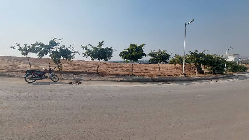 17 Marla Possessionable Plot with Extra Land Bahria Town Rawalpindi Phase 8 (Open Transfer) 13