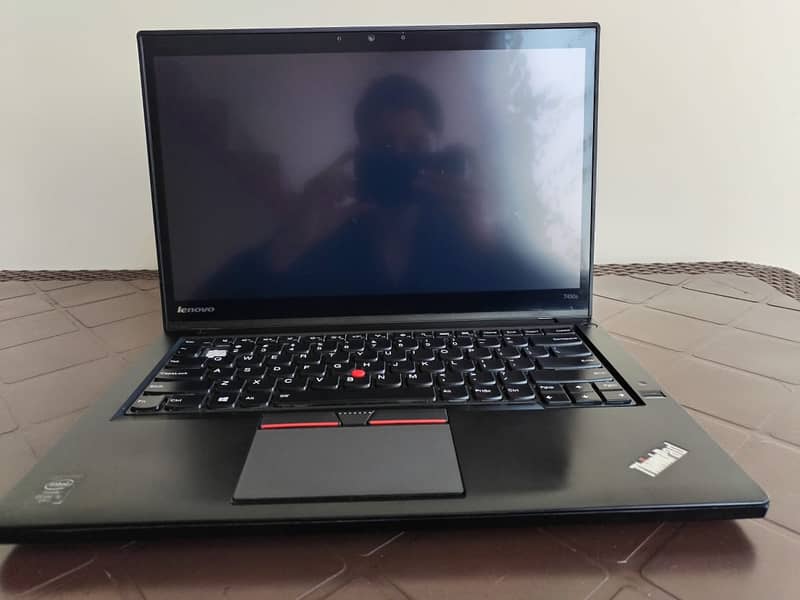 lonovo laptop i5 5th genration 60hz touch display . 8gb ram 256gb ssd 12