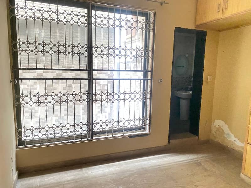 11 MARLA LOWER PORTION FOR RENT IN ALLAMA IQBAL TOWN GULSHAN BLOCK LAHORE 14