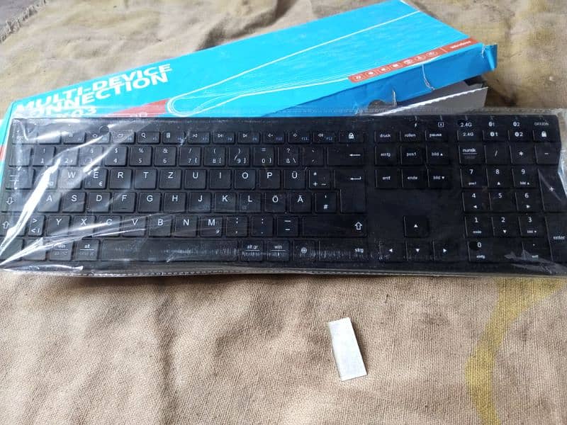 iClever BK10 Bluetooth keyboard 1