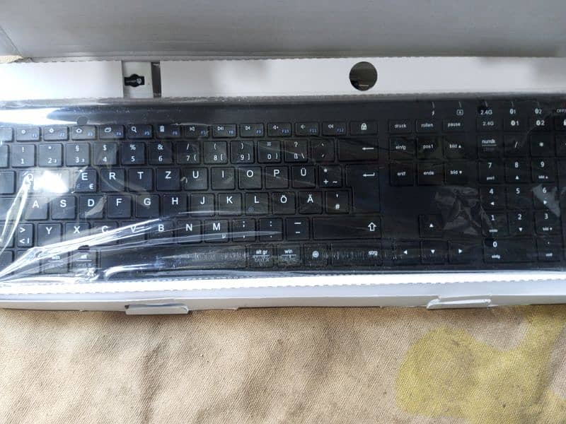 iClever BK10 Bluetooth keyboard 4