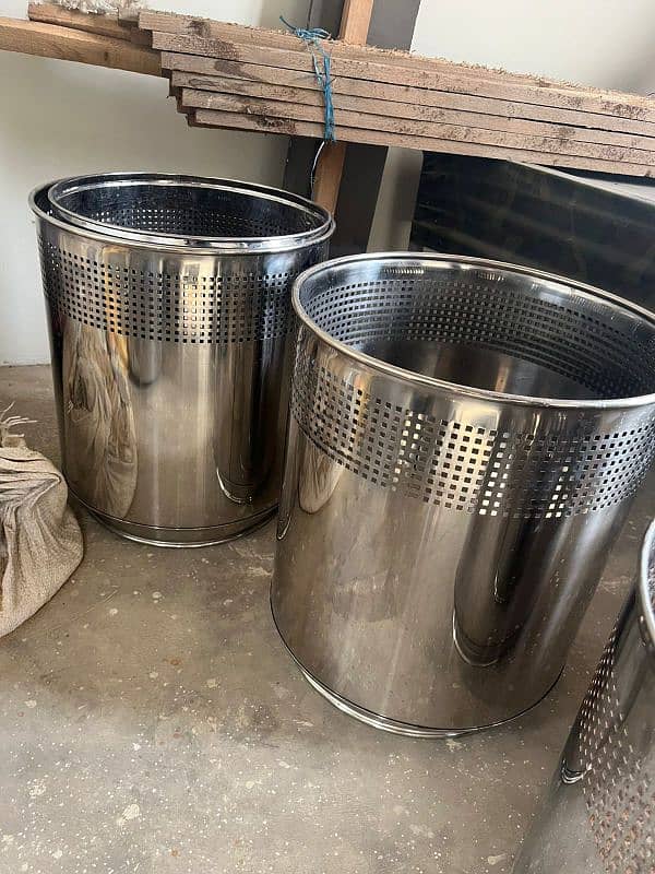 Silver plants pots 1