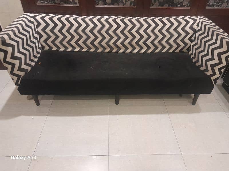 zig zag sofa white and black colour 3 seater 0