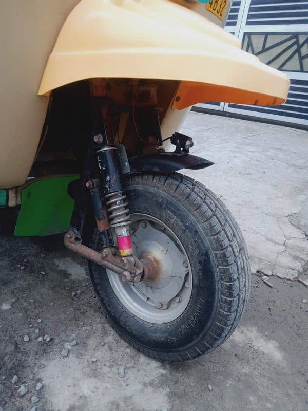 used rikshaw. . . but engine kmal ka hai. . . 1