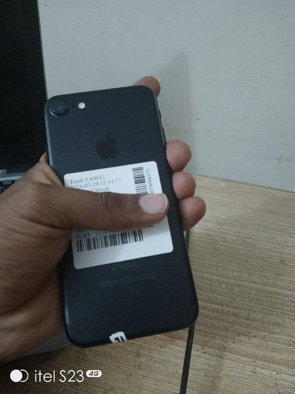 I PHONE 7 BRAND NEW CONDITION 10/10 WATER PACK NON PTA 0