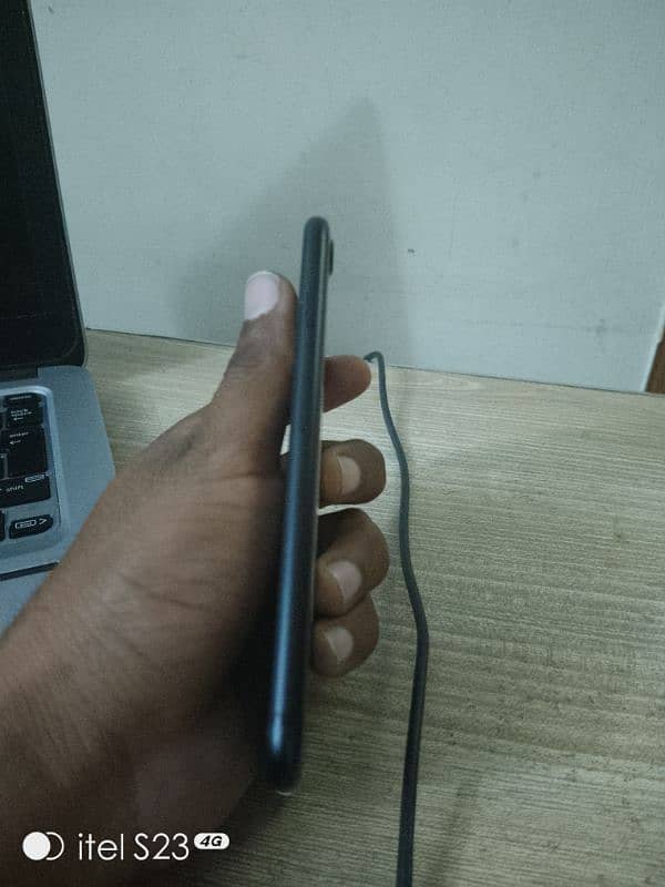 I PHONE 7 BRAND NEW CONDITION 10/10 WATER PACK NON PTA 2