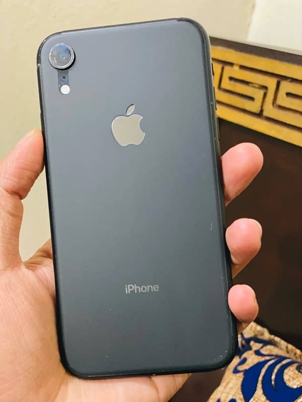 iPhone XR (128)GB 3