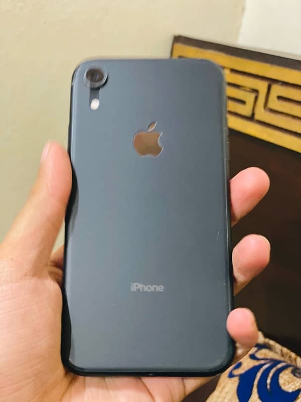 iPhone XR (128)GB 8