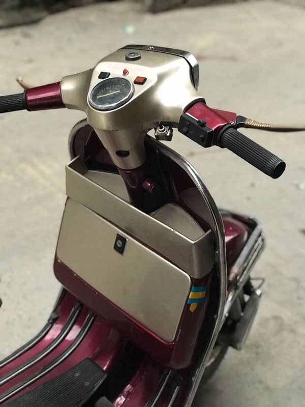 Vespa Piaggio 4