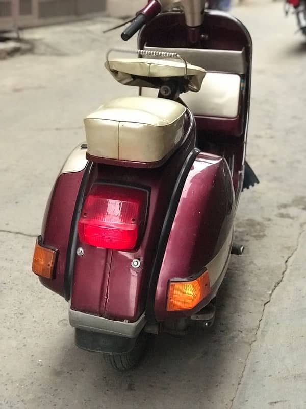 Vespa Piaggio 6