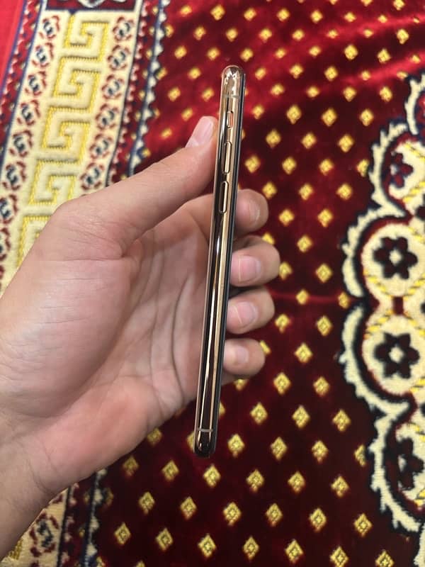 iPhone xs 64gb condition 10/10 battery health 86% 1