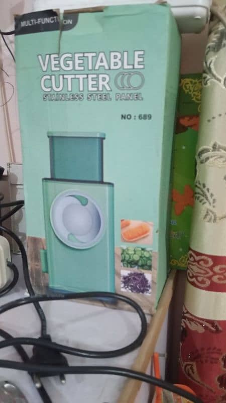 kitchen accessories in fresh condition 6