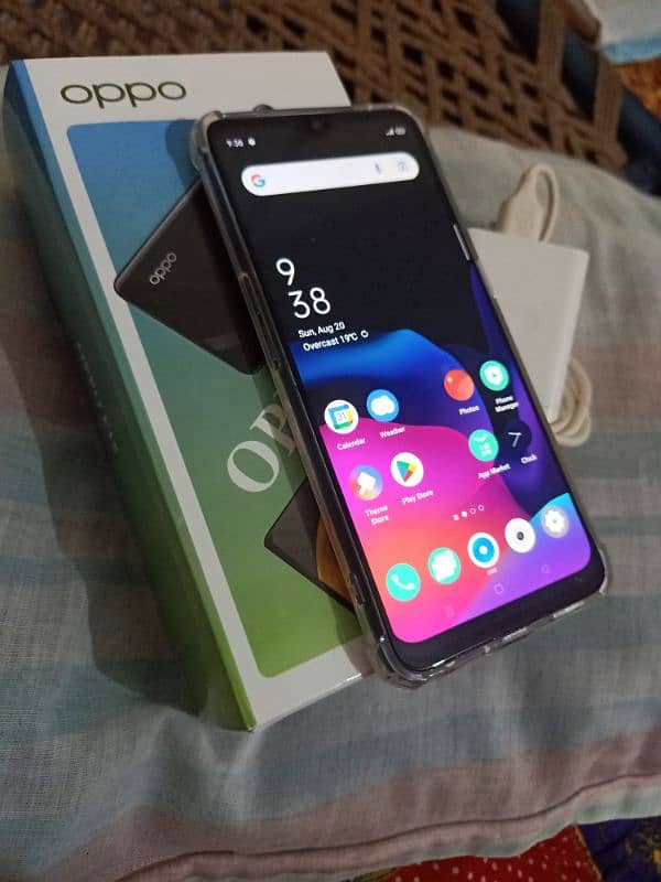 Oppo 8/256 box charger Sath hai 10 by 10 all okay hai 4