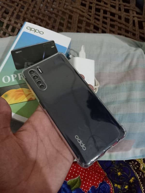 Oppo 8/256 box charger Sath hai 10 by 10 all okay hai 5