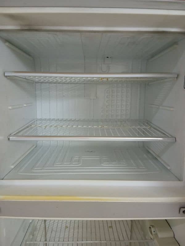 Dawlance Medium size Refrigerator 4