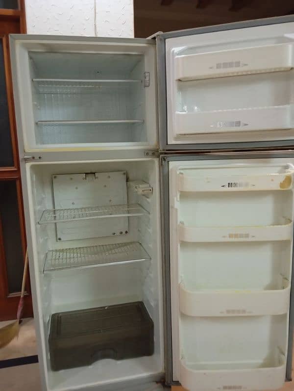 Dawlance Medium size Refrigerator 5