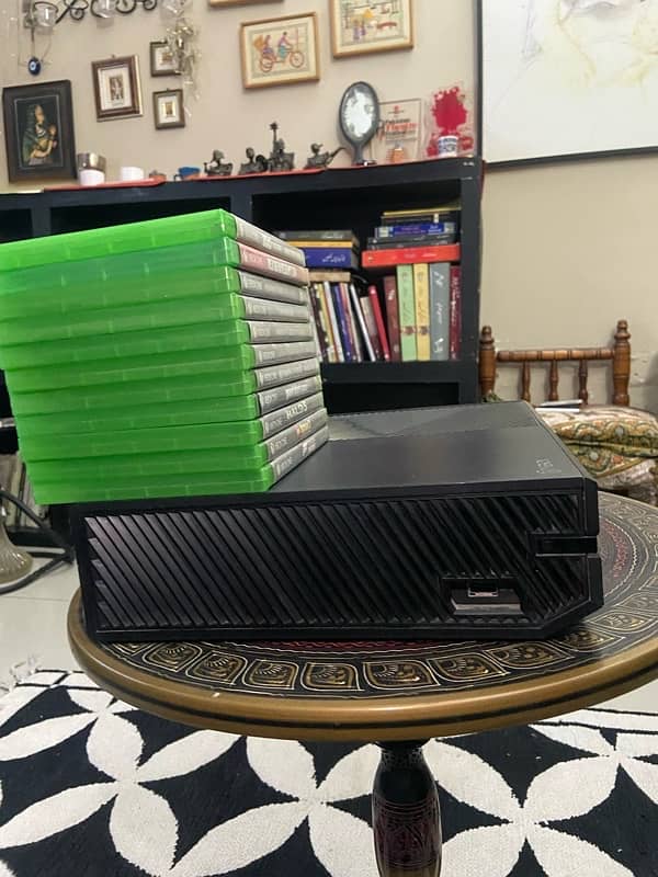 Xbox One 500GB + Kinect + 11 games + 2 controllers 3