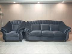 Urgent sale Luxury sofa set 5 Seater