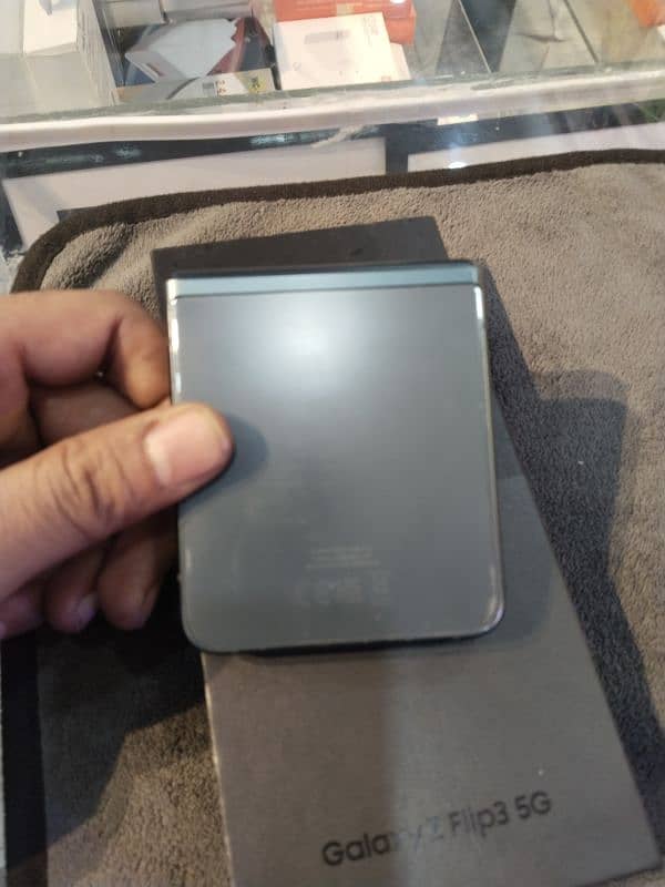 Samsung z flip 3 128GB Non PTA 3