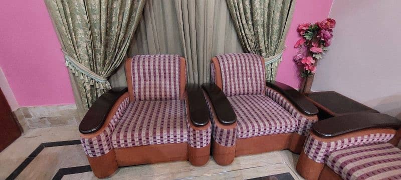 best sofa set in good condition contact : 0.3. 1.4. 7.6. 7.8.8. 8. 9 1