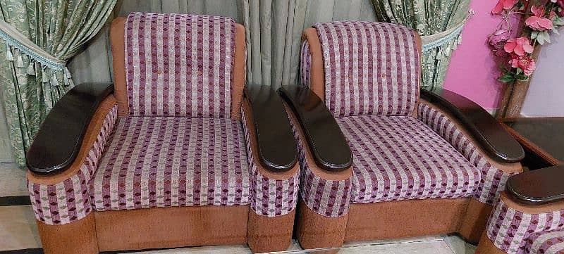 best sofa set in good condition contact : 0.3. 1.4. 7.6. 7.8.8. 8. 9 2