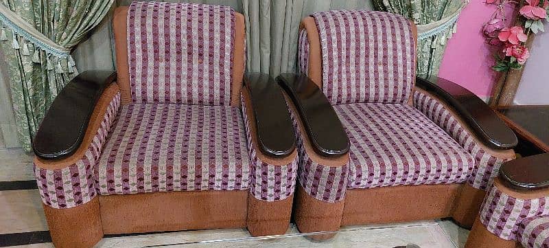 best sofa set in good condition contact : 0.3. 1.4. 7.6. 7.8.8. 8. 9 4