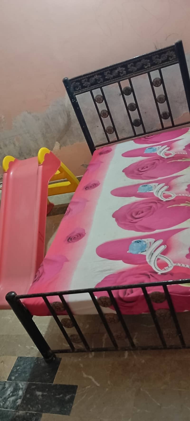 Urgent sale iron bed good condition 1