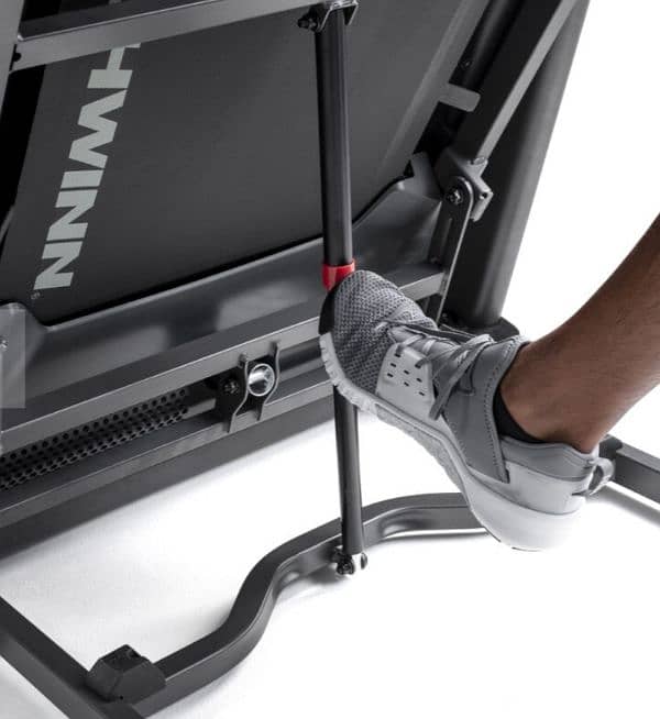 UAE IMPORT SCHWINN TREADMILL INTERNATIONAL BRAND. COD 0333*711*9531 6