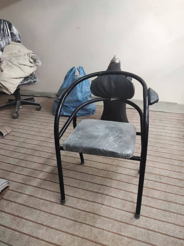 6 Chairs slightly used 3